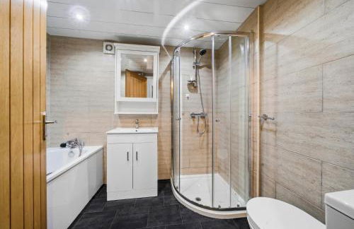 Knole Stylish 3BR House w Garden, Parking Near Cribbs and M5 by AltoLuxo Short Lets & Serviced Accommodation - Foto 4