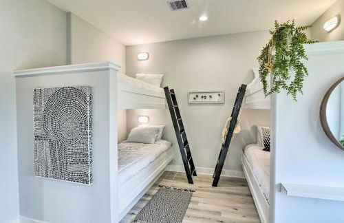 Walk to Crystal Beach Chic Family Retreat with Deck - Foto 21