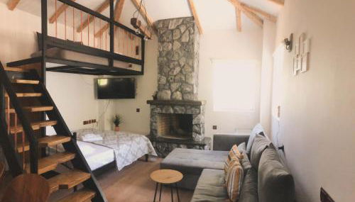 Emmeleia's - Photo 1