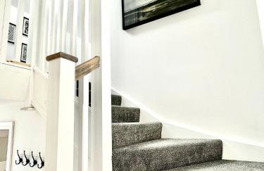 Central, Stylish - 2 Bed Property, The Stable @ Warrenfield, Free WiFi & Parking - Foto 13