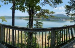 C18, Two bedroom, two bath log-sided loft Harbor North luxury loft cottage with hot tub cottage - Foto 12