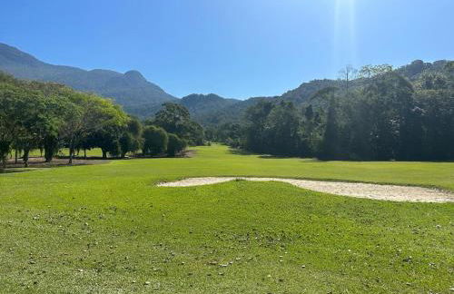 Vista dos sonhos na beira do mar de Angra com pier - Foto 20