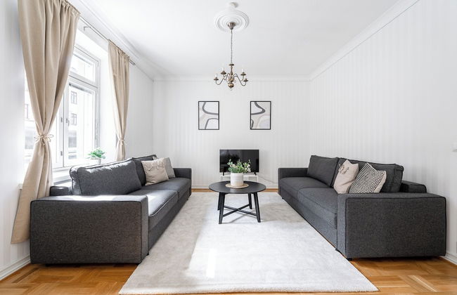 Historical 2BR Apartment with Sauna & Great Location - Foto 3