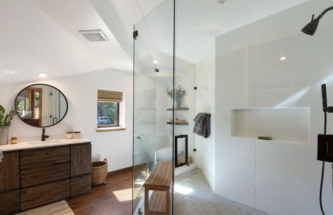 Snowshoe Cabin 3 Decks, BBQ & Hot Tub! - Foto 14