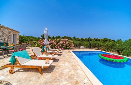 Island Getaway - Heritage House - Photo 20