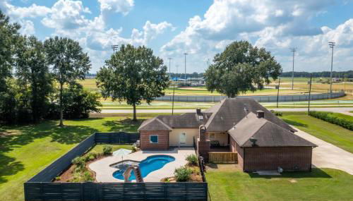 Gameday Getaway - Pool - King Bed - Sports Complex - Foto 2