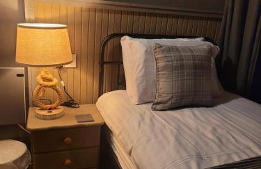 THE MOORINGS - Photo 17