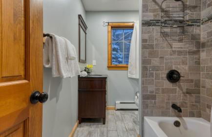 Scenic Catskills Retreat • Pool Hot Tub Game Room Lake Views Mountainview Estate by AvantStay - Foto 46