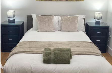 Stunning Studio2, Banstead with free off st parking - Photo 1