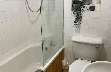 The Ramblers Rest - whole apartment - pet friendly - close to amenities and walks - Photo 18