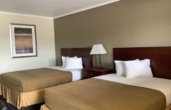 Silver Spur Vintage Inn & Suites - Photo 20