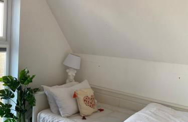 Sun Set House With Hot Tub - Photo 34