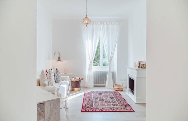 Charming Milanese Apartments - Photo 35