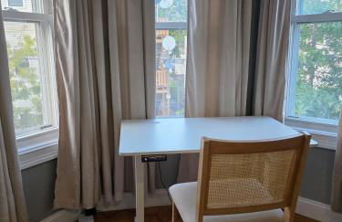 The Maverick Upstairs - NEW! - Lux Apartment - 2 Miles From Airport & Downtown Boston - Foto 3