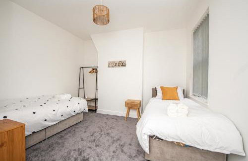 Modern 4 Bedroom House Sleeps 10 Free Parking Liverpool - Foto 51