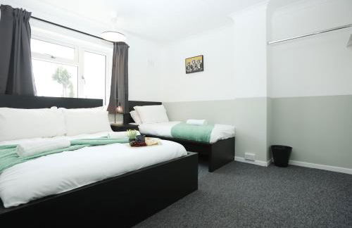 Homely ! Perfect for Contractors and Guests with Private off street parking - Foto 37