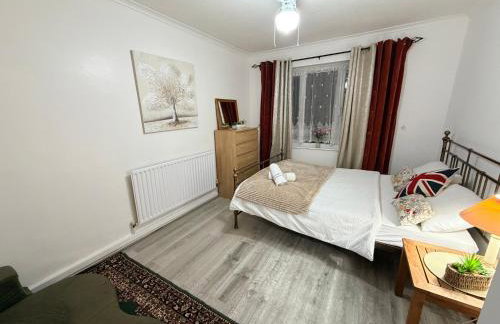 Lovely Two Double Bedroom Maisonette in Surrey - Photo 3