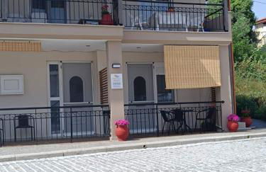 Marina's Apartments - White & Stone Apartment - Photo 27