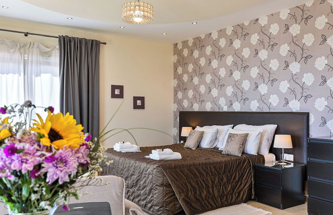 Hill View Restaurant & Apartments - Photo 6