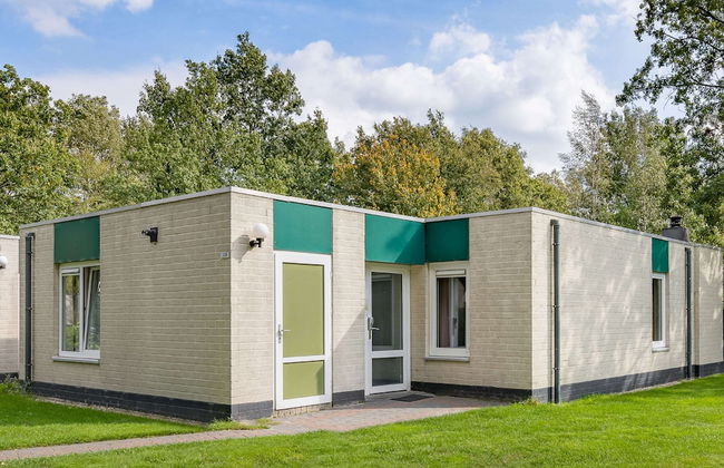 Spacious Bungalow with Dishwasher near Hunebedcentrum - Photo 1