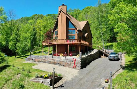 The Ridge Chalet in Ellicottville Hot Tub & Sauna - Foto 1