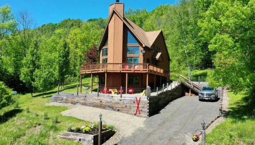 The Ridge Chalet in Ellicottville Hot Tub & Sauna - Foto 1