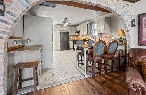 Romantic Colonial Hideaway in Historic Downtown - Pet Friendly - Foto 27