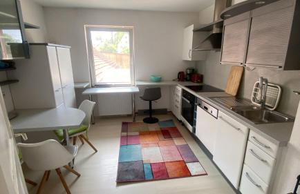 Übernachtungen 75 m2 Unterkunft Großer Parkplatz WLAN 1 Stock im Haus - Foto 3