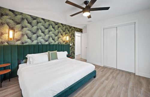 NEW Retro Escape 70's Vibes Wellness Game Room - Foto 38