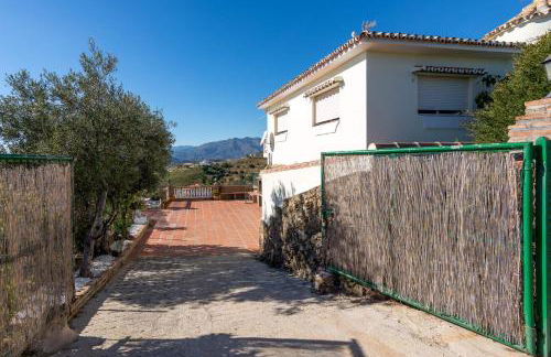 Villa Alqueria by Villa Plus - Photo 25