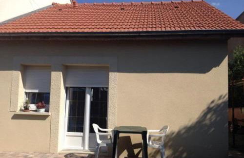 Charmant Gîte à Étain, Tout Inclus, Proche Verdun avec Terrasse et Parking - FR-1-585-3 - Foto 14