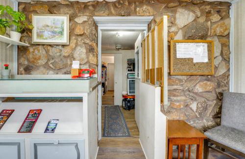 5 Mi to Pine Knob Pet-Friendly Studio Retreat - Foto 20