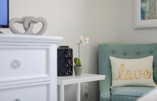 Top floor condo with view of lake, pool and fireworks! Next to Convention Center! - Foto 54