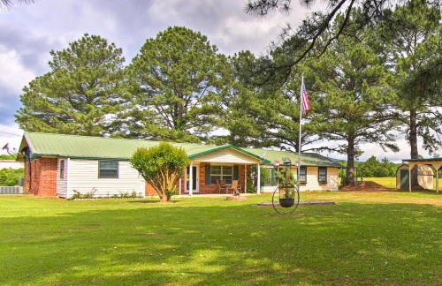 Quiet Clayton Home with Mountain Views 4 Mi to Lake! - Foto 1