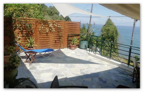 Kamari Guesthouse - Photo 3