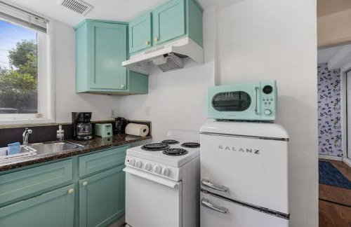 Garden Oasis Cozy Home Near Bart Shop with Parking - Photo 38