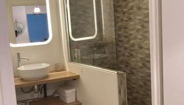 Charmant T2 avec balcon - Golf National à 5 min - Foto 4, Shower