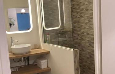 Charmant T2 avec balcon - Golf National à 5 min - Foto 4