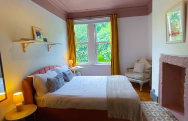 Spacious home in Leeds ideal for gatherings with free parking - Foto 42