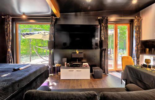 RoyalRelax Apartament w Lesie z Jacuzzi, Kinem domowym 88' - Białystok - Foto 20