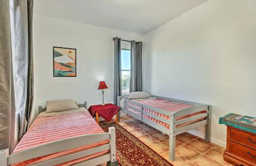 Cozy and Relaxing Eloy Apartment with Pool Access - Foto 16