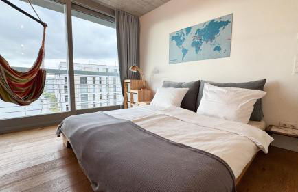 Stylish Riverfront Penthouse with Skyline View - Foto 10