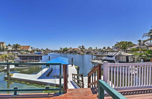 Waterfront Discovery Bay Home Outdoor Bar and Dock - Foto 2