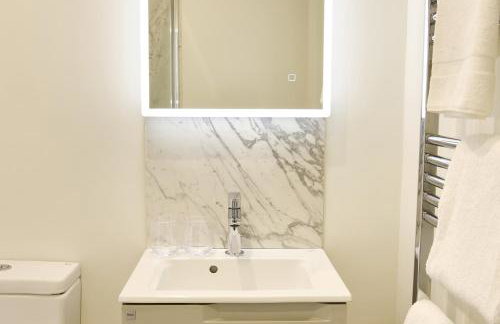 George Apartments - Photo 24