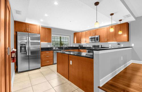 Enchanted 4BR Family Style Townhome in Disney Area - Photo 5