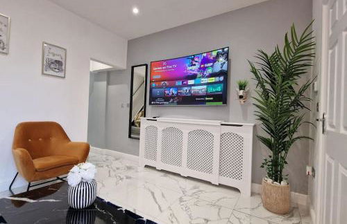 Stunning, clean, free parking home, ideal long stays - Foto 38