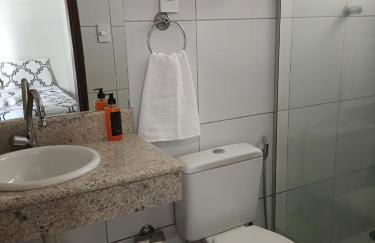 Casa Inteira Perto de tudo com 3Quartos 1Suíte Wifi Rápida e Garagem Privativa - Foto 6