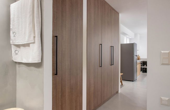 Pebble Luxury Suite by the Sea - Photo 13