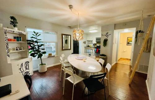 Artist's Condo with 2 Bedroom & Arcade - Foto 16