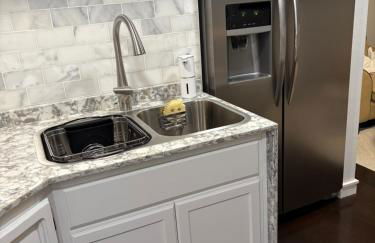 SEA Airport Coastal Apartments, located just 15 min from SeaTac Airport and 5 min from Des Moines Marina - Foto 9